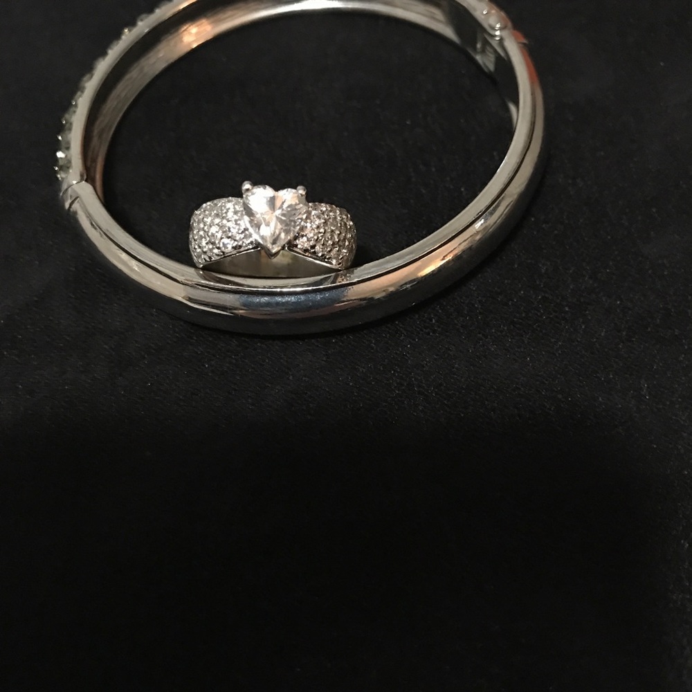 Heart shape silver diamond ring. - Picture 2 of 3